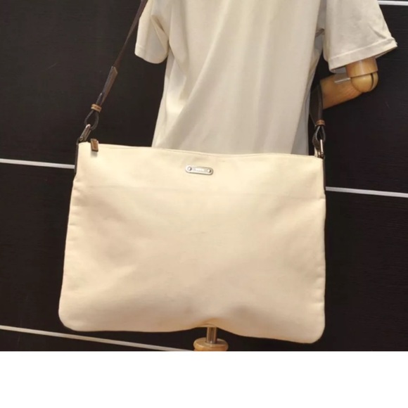 SOLD! Gucci Large Messenger Travel Bag. Cream Canvas. Adjustable Strap. - Picture 9 of 9